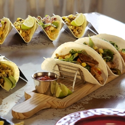 Plateau\u0020\u00E0\u0020tacos\u0020avec\u0020base\u0020en\u0020bois\u0020\u002D\u0020Pujadas